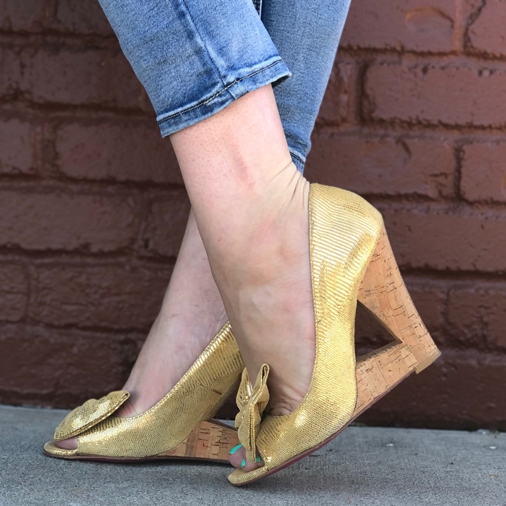 Good wedges heels with a bow